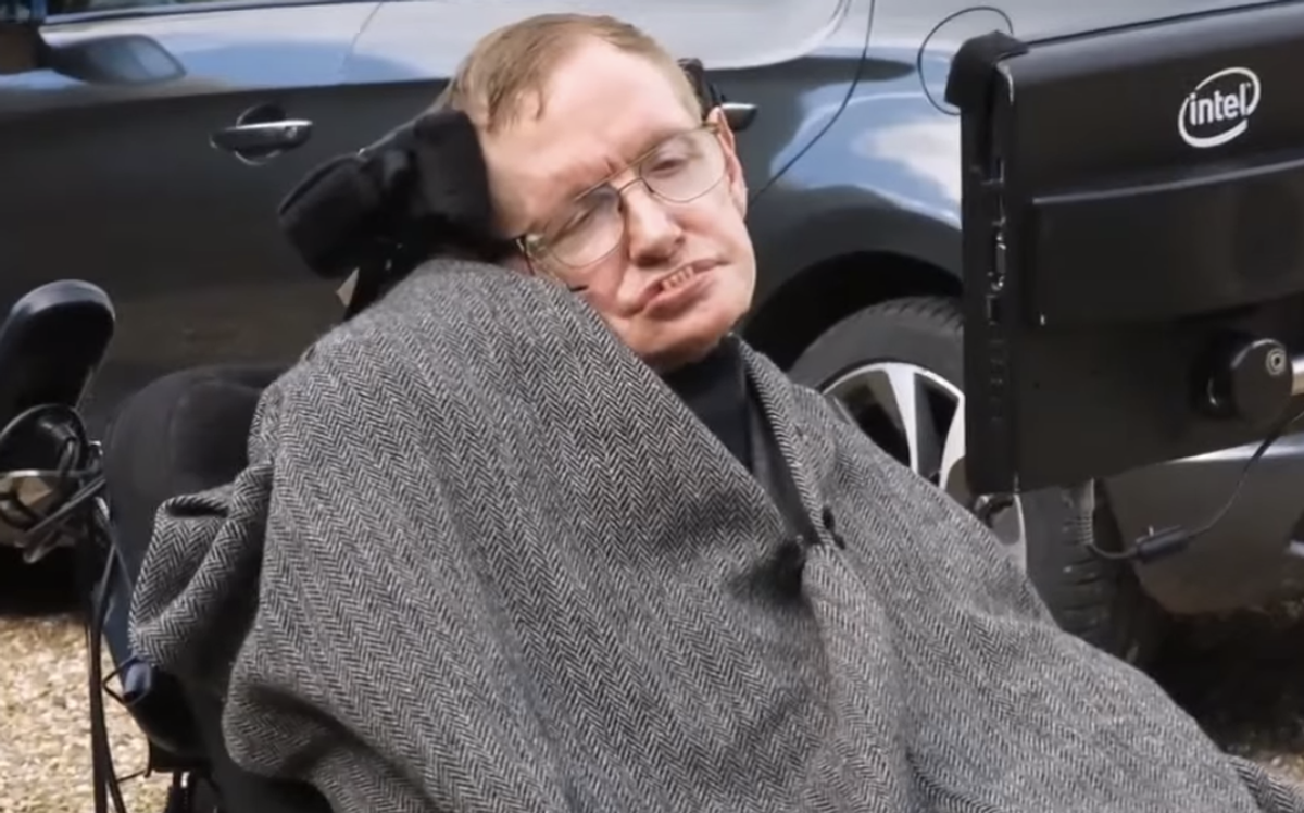  Stephen Hawking takes "ALS Ice Bucket Challenge"       (screenshot/YouTube Entertainment Central)
