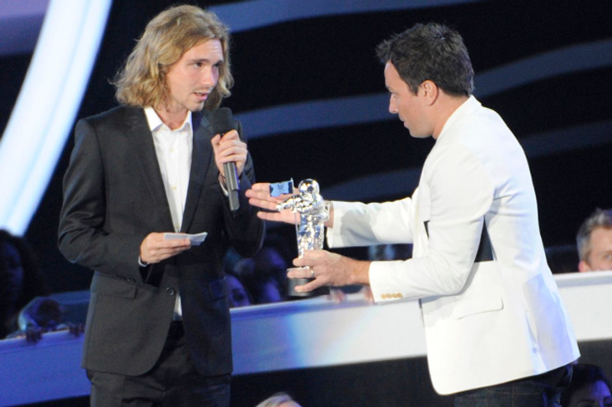 Jesse accepts the award for Video of the Year  from Jimmy Fallon on behalf of Miley Cyrus at the MTV Video Music Awards, Aug. 24, 2014.     (AP/Chris Pizzello)