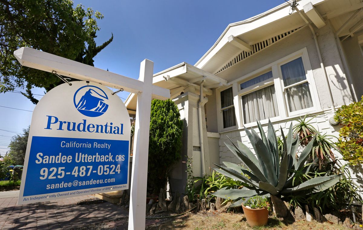 FILE - This Monday, July 14, 2014 file photo shows a home for sale in Alameda, Calif. Freddie Mac reports on average U.S. mortgage rates for this week on Thursday, Aug. 14, 2014. (AP Photo/Ben Margot, File) (AP)