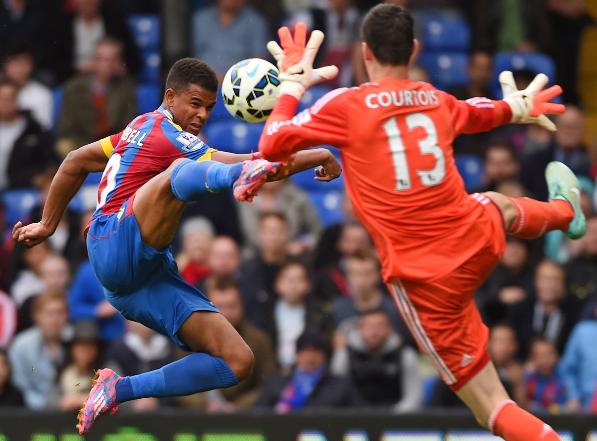 10ThingstoSeeSports - Crystal Palace's Fraizer Campbell, left, competes for the ball with Chelseas Thibaut Courtois during their English Premier League soccer match at Selhurst Park, London, Saturday, Oct. 18, 2014. (AP Photo/Tim Ireland, File) (AP)
