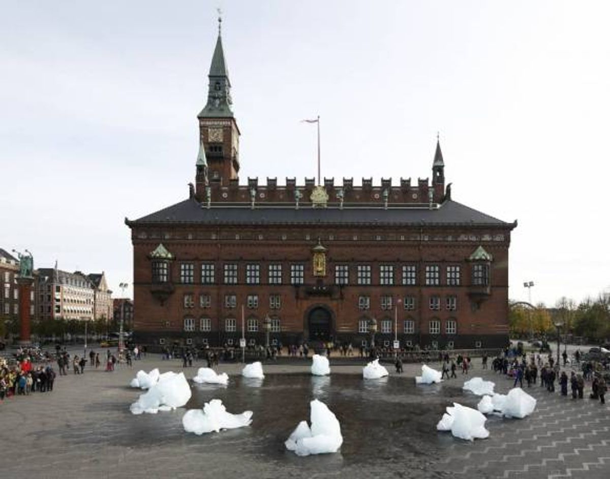 Ice Watch by Olafur Eliasson and Minik Rosing, City Hall Square, Copenhagen        (Anders Sune Berg)