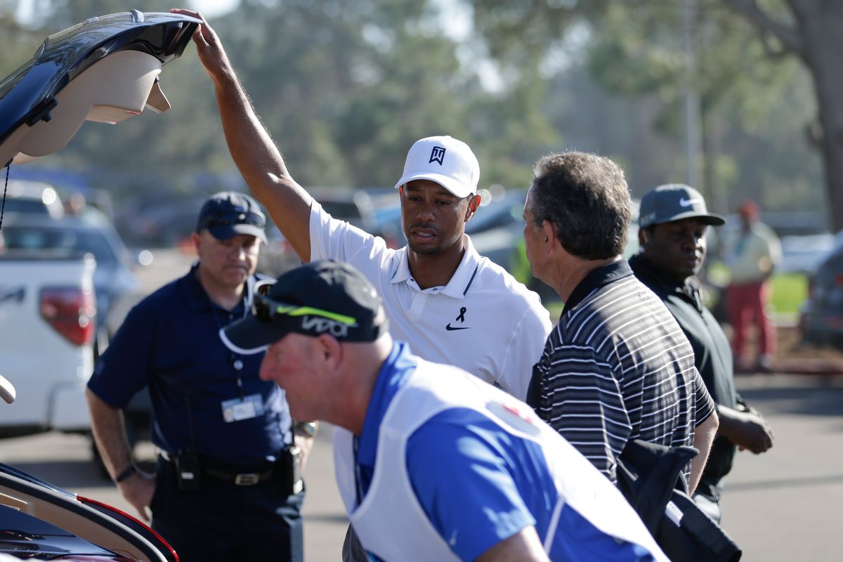 Tiger Woods loads his car after withdrawing in the first round of the Farmers Insurance Open golf tournament Thursday, Feb. 5, 2015, in San Diego. (AP Photo/Gregory Bull) (AP)