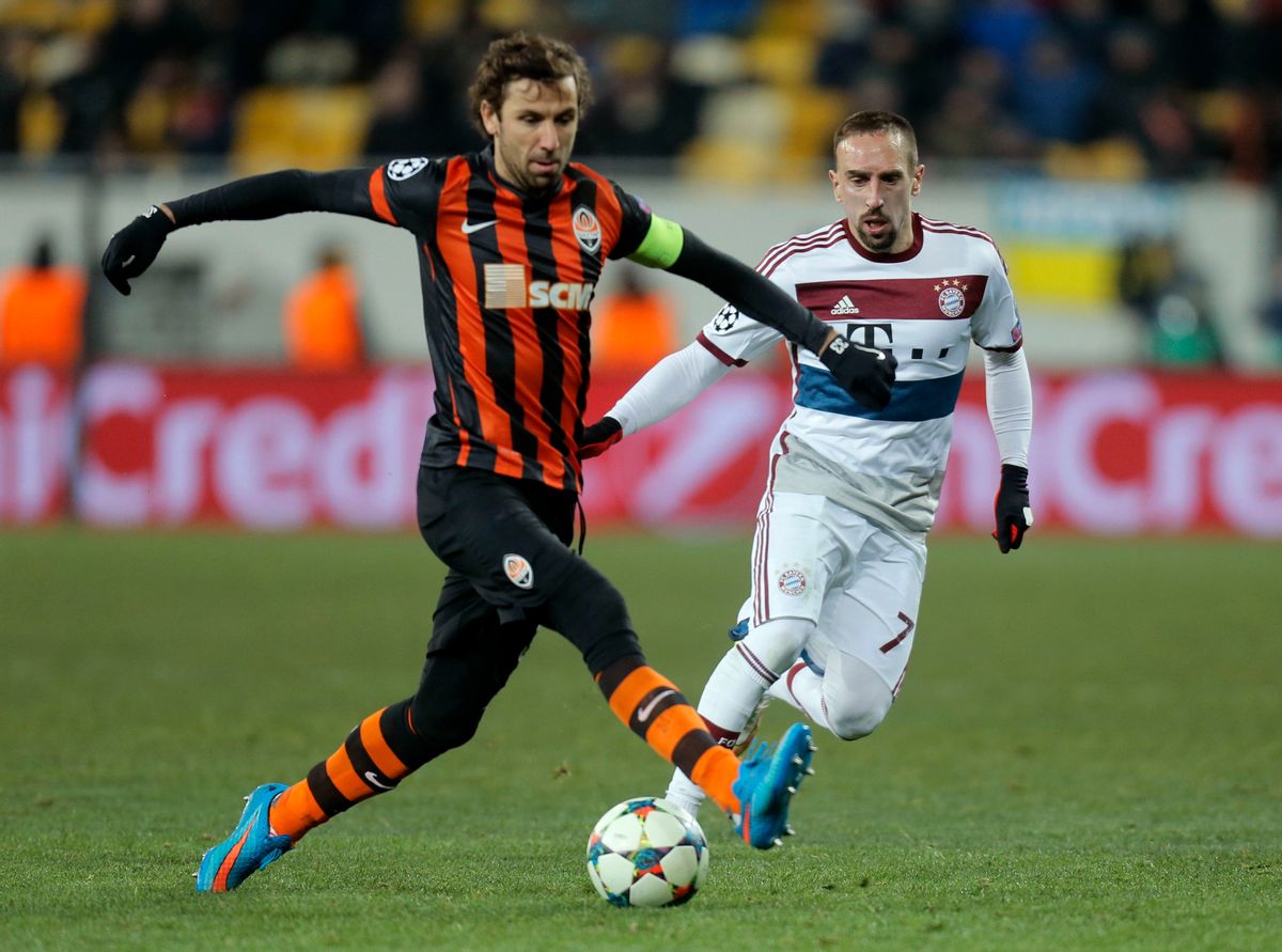 Bayern's Franck Ribery, right, and Shakhtar's  Darijo Srna struggle for the ball during the Champions League round of 16 first leg soccer match between Shakhtar Donetsk and Bayern Munich on Tuesday, Feb. 17, 2015 in Lviv, Ukraine. (AP Photo/Efrem Lukatsky) (AP)