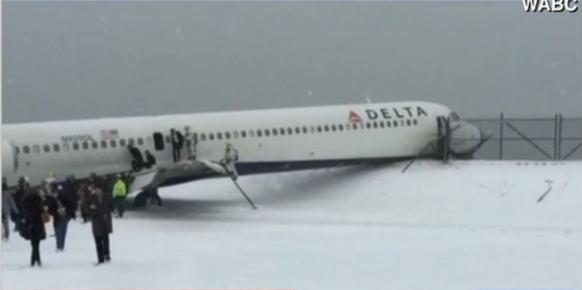  Delta flight 1086    (CNN)