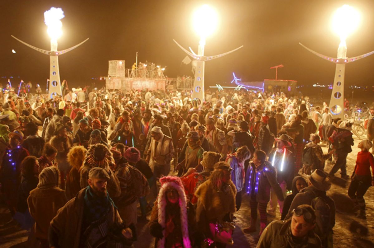 Participants dance at White Ocean during the Burning Man 2015 "Carnival of Mirrors" arts and music festival in the Black Rock Desert of Nevada, September 4, 2015.  (Reuters/Jim Urquhart)