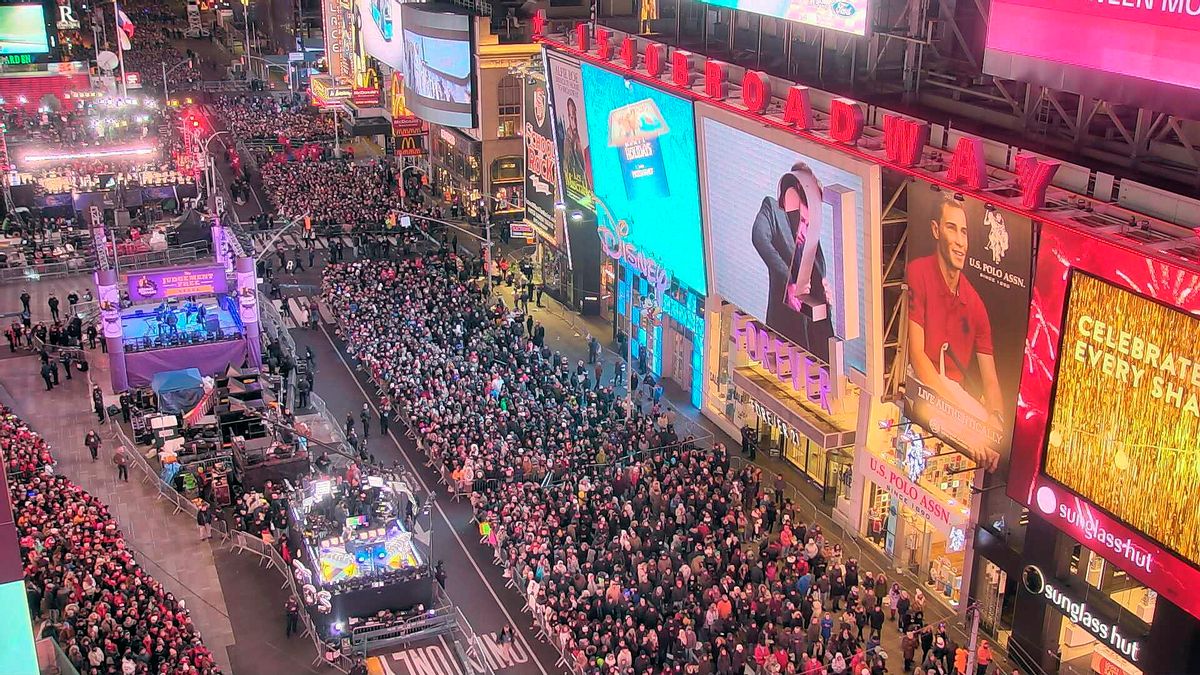 This image provided by EarthCam shows a New Year's Eve scene in Times Square on Broadway on Thursday, Dec. 31, 2015, in New York. (EarthCam via AP) (AP)