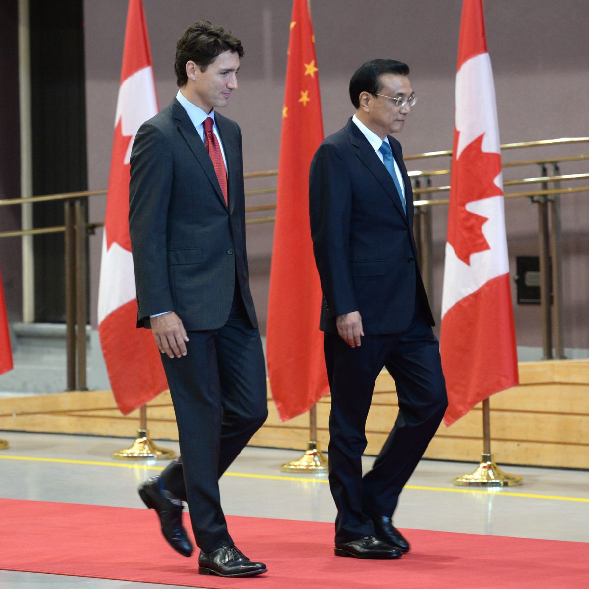 Canadian Premier Justin Trudeau, left, and Premier of the State Council of the Peoples Republic of China Li Keqiang attends a welcoming ceremony with military honours in Ottawa on Thursday, Sept.22, 2016. (Adrian Wyld/The Canadian Press via AP) (AP)