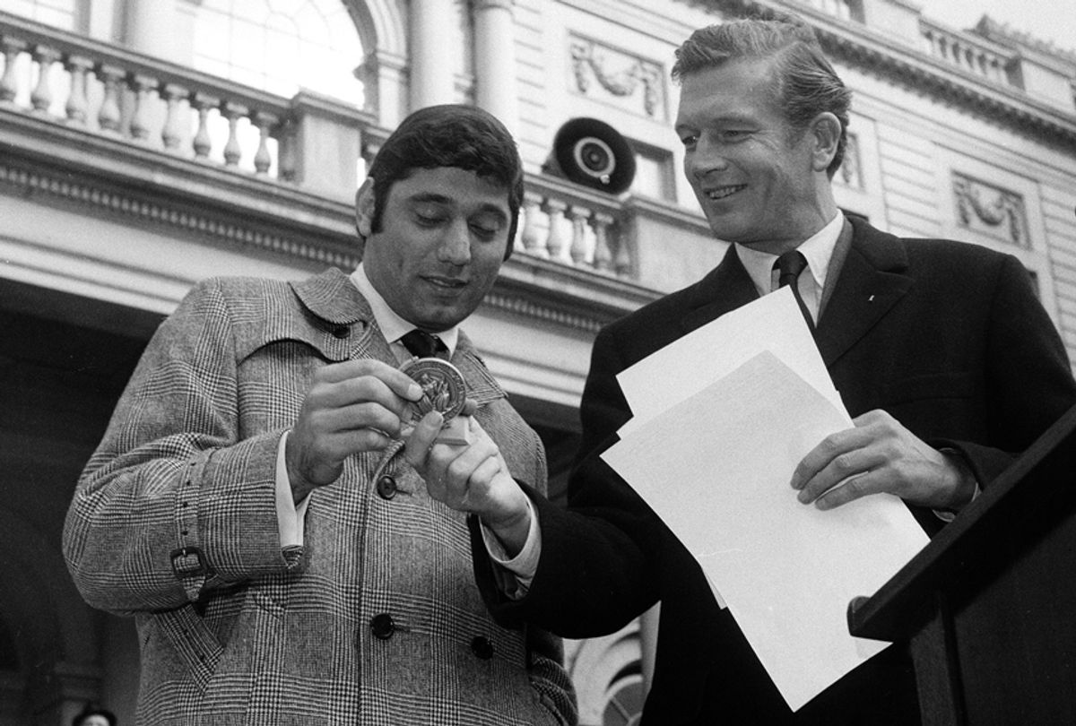 Joe Namath is presented with an award from New York City Mayor John Lindsay on Jan. 22, 1969. (AP)