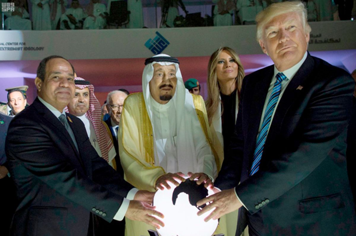 Egyptian President Abdel Fattah al-Sissi, Saudi King Salman, Melania Trump and Donald Trump visit a new Global Center for Combating Extremist Ideology, in Riyadh, Saudi Arabia, May 21, 2017.   (AP)