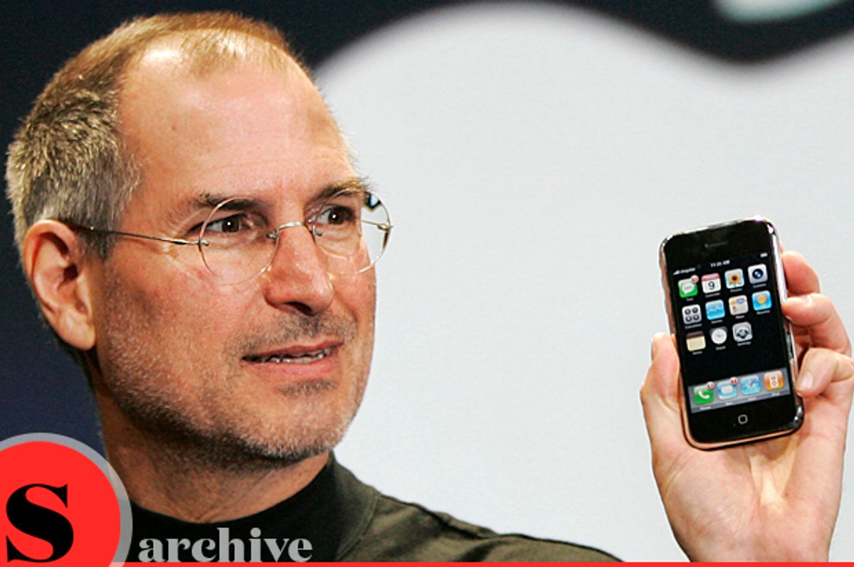 Steve Jobs demonstrates the new iPhone (AP/Paul Sakuma)