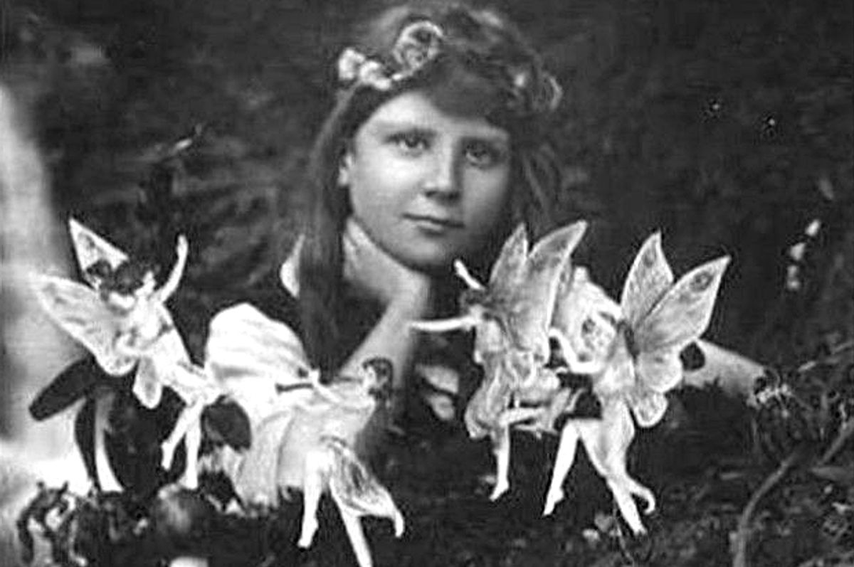 Cottingley Fairies Photo (Wikimedia)