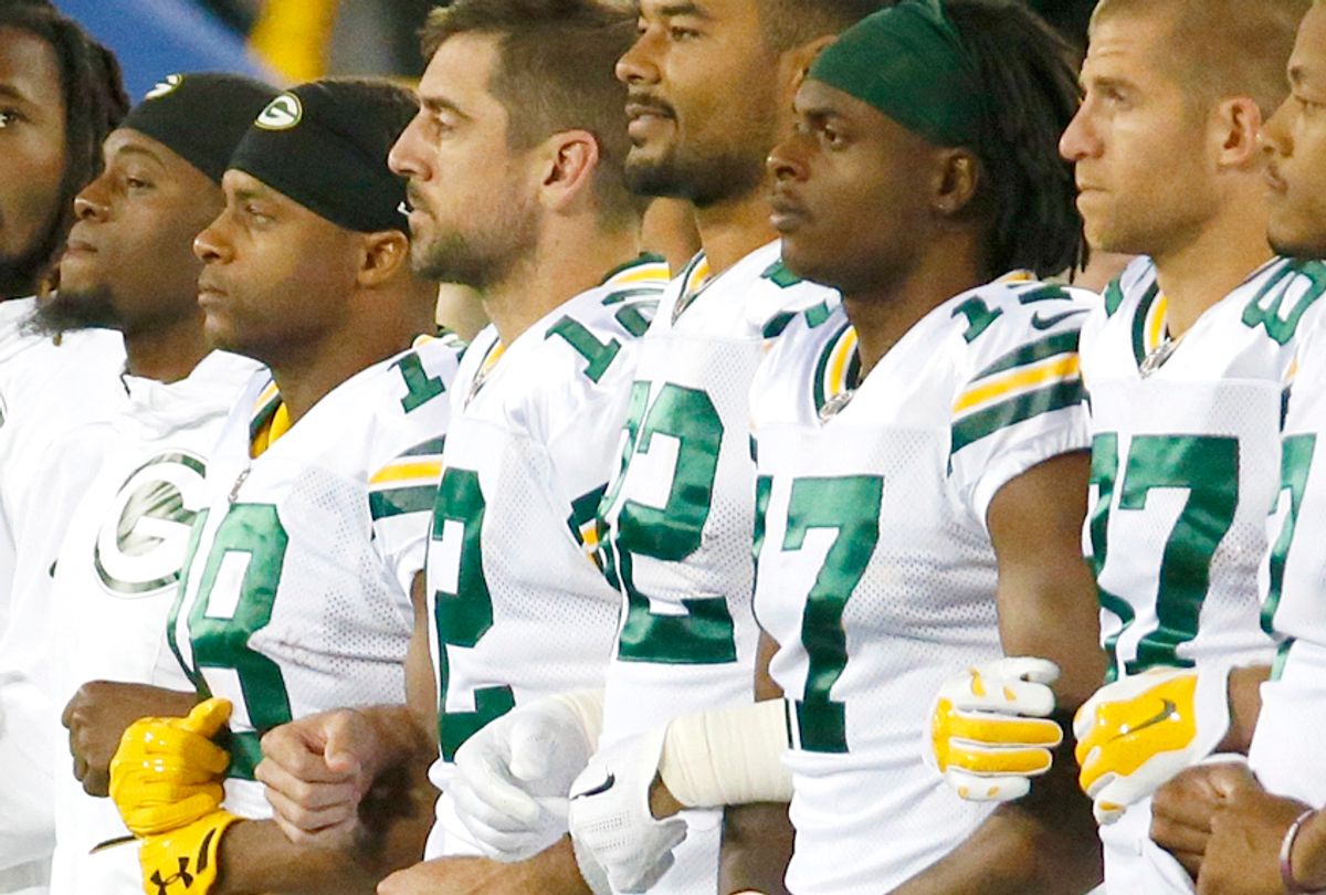 Green Bay Packers link arms during the national anthem, Sept. 28, 2017 (AP/Mike Roeme)