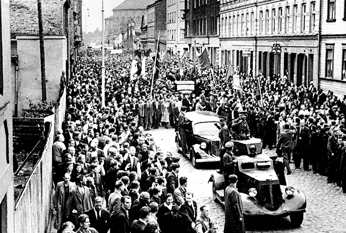 People line up to welcome the Soviet Red Army  (Associated Press)