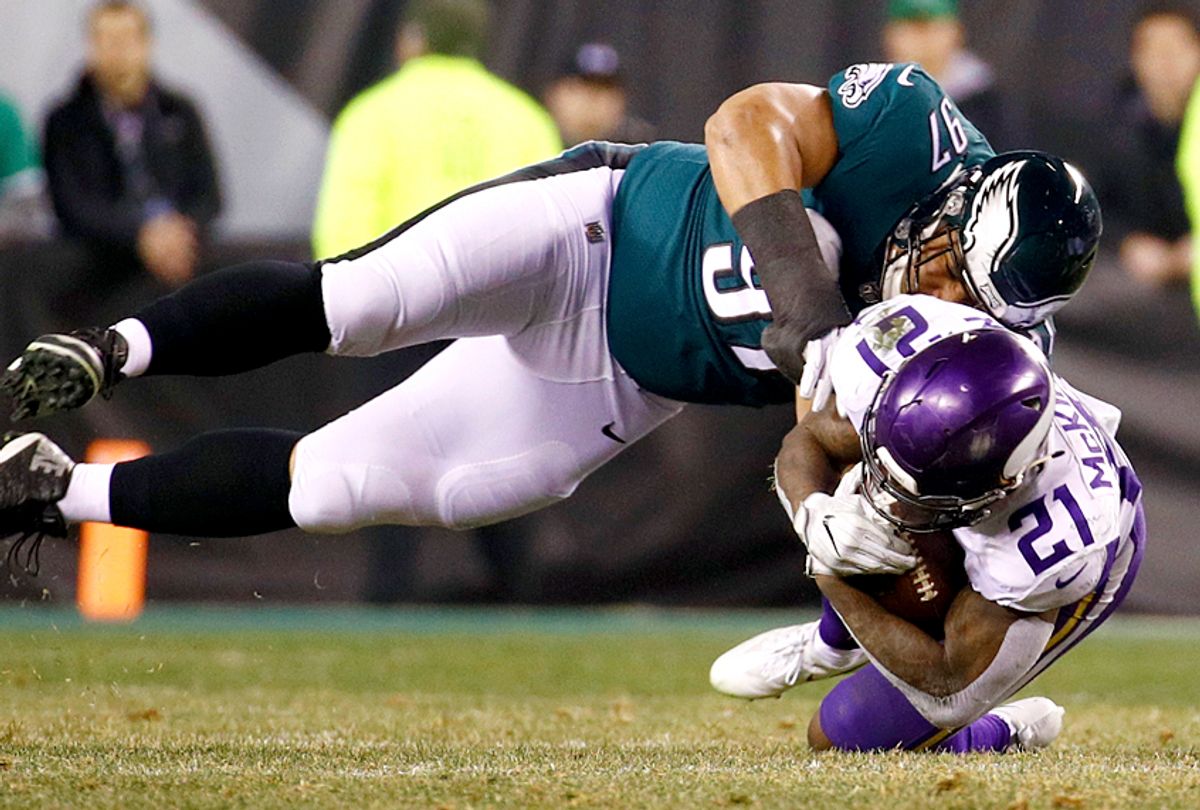 Philadelphia Eagles' Destiny Vaeao hits Minnesota Vikings' Jerick McKinnon. (AP/Patrick Semansky)