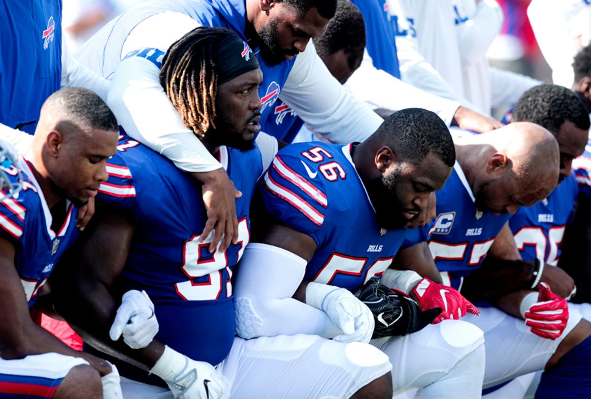 Buffalo Bills players kneel during the American National (Getty/Brett Carlsen)