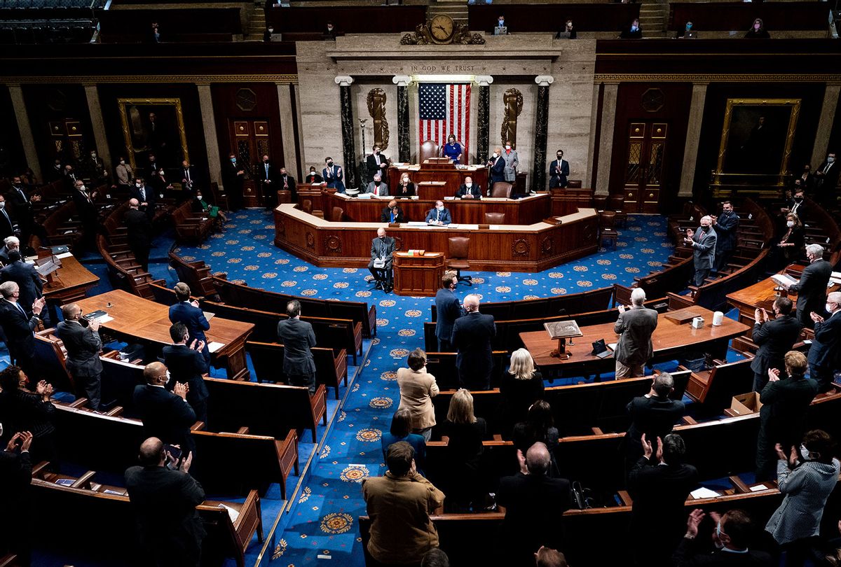 Republican and Democrats clap as House Minority Leader Kevin McCarthy (R-CA) commends Capitol Police and law enforcement for their work after Pro-Trump demonstrators stormed the Capitol in the House chamber on January 6, 2021 in Washington, D.C. Congress has reconvened to ratify President-elect Joe Biden's 306-232 Electoral College win over President Donald Trump, hours after a pro-Trump mob broke into the U.S. Capitol and disrupted proceedings. (Erin Schaff/Pool/Getty Images)