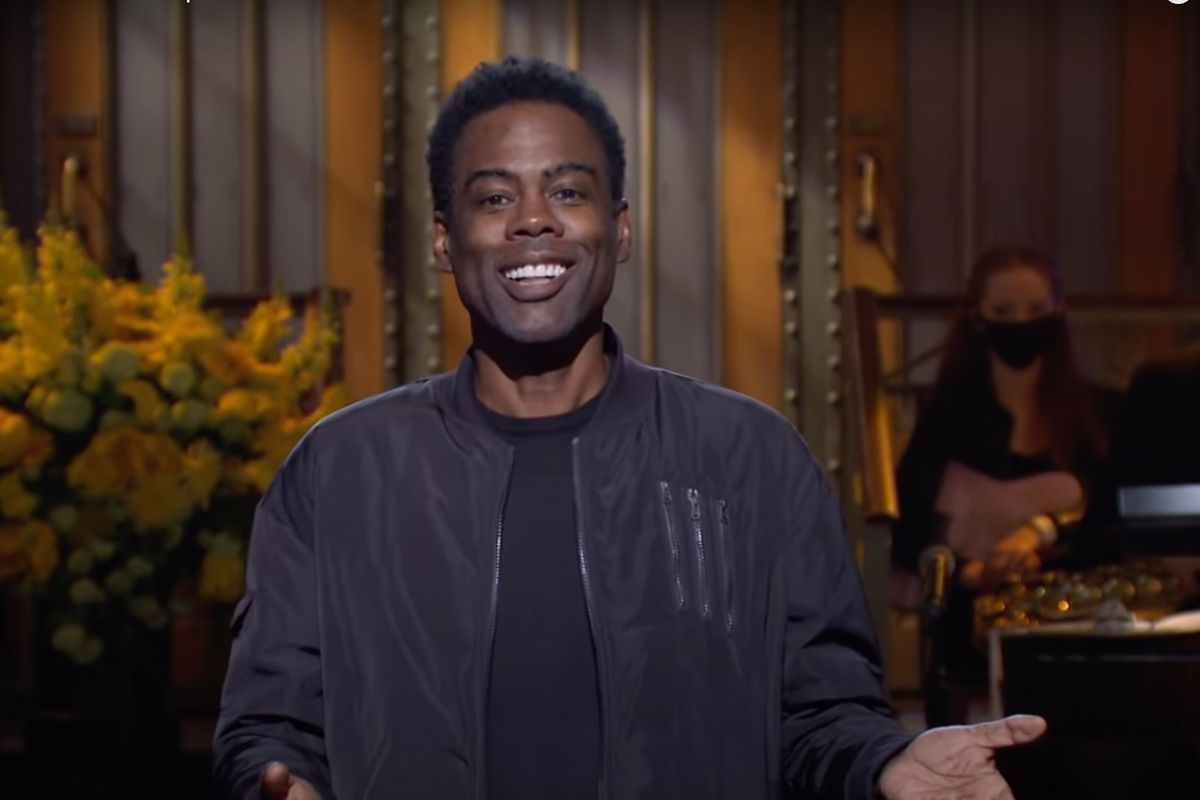 Chris Rock crashes the opening sketch of SNL's season finale (NBC)