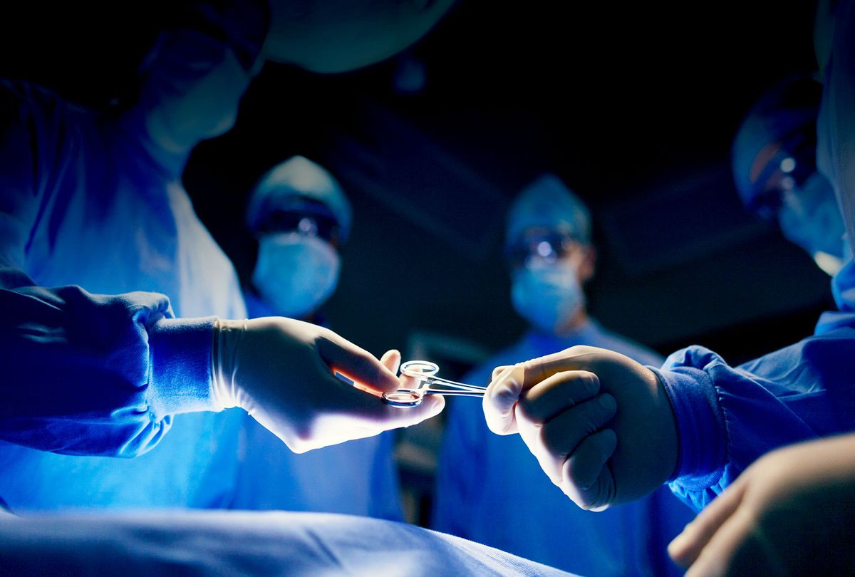 Operating room staff performing hospital surgery (Getty Images/Shannon Fagan)