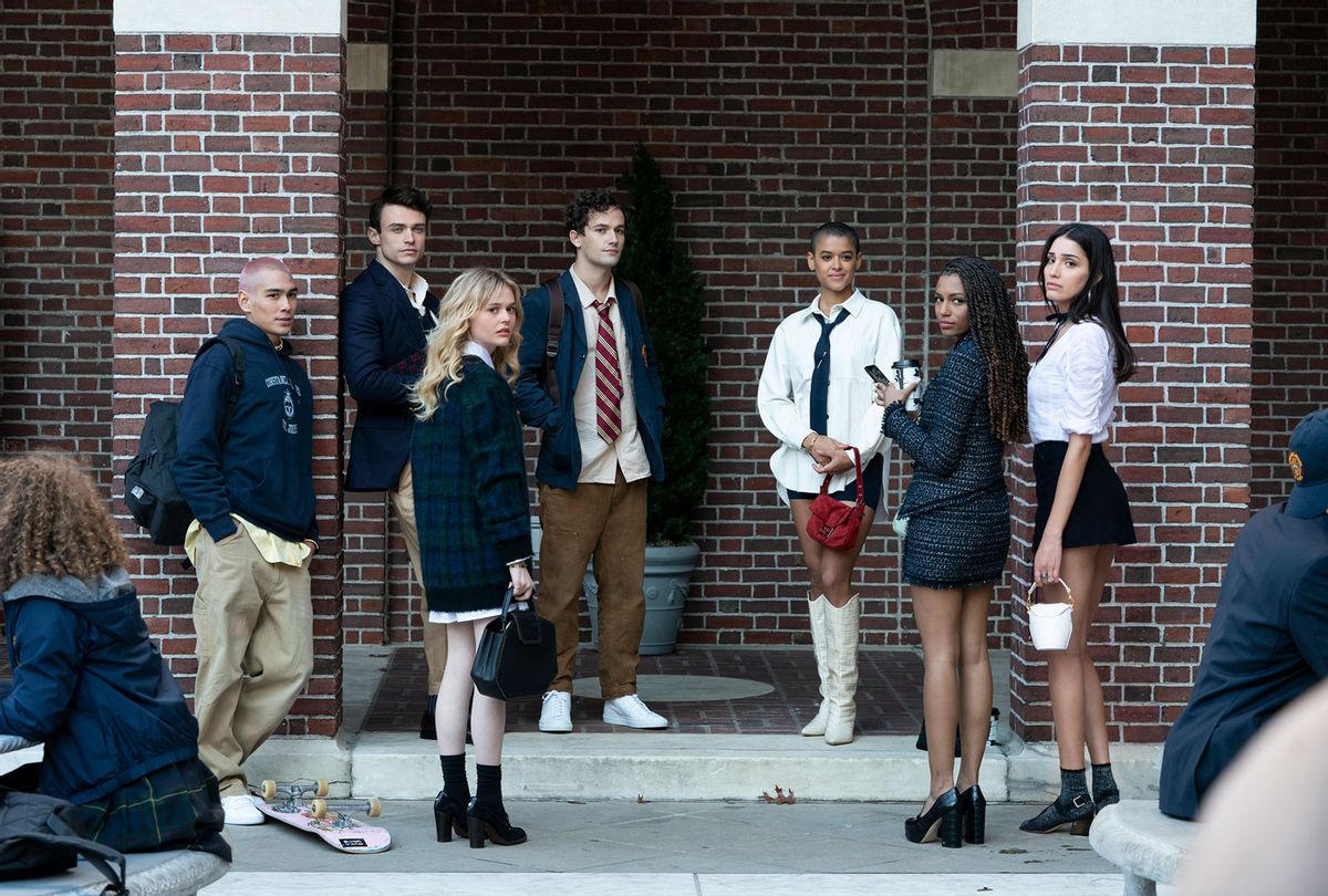 Evan Mock, Thomas Doherty, Emily Alyn Lind, Eli Brown, Jordan Alexander, Savannah Smith and Zion Moreno in "Gossip Girl" (Karolina Wojtasik/HBO Max)