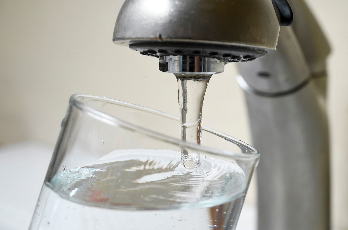 Tap water in a clear glass drinking glass. (Getty Images)
