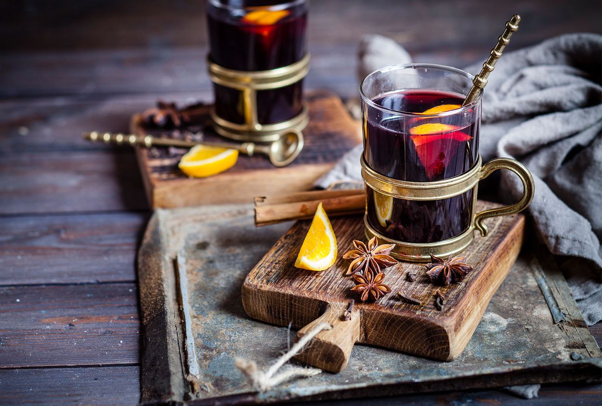 Mulled wine with oranges and spices (Getty Images/Westend61)