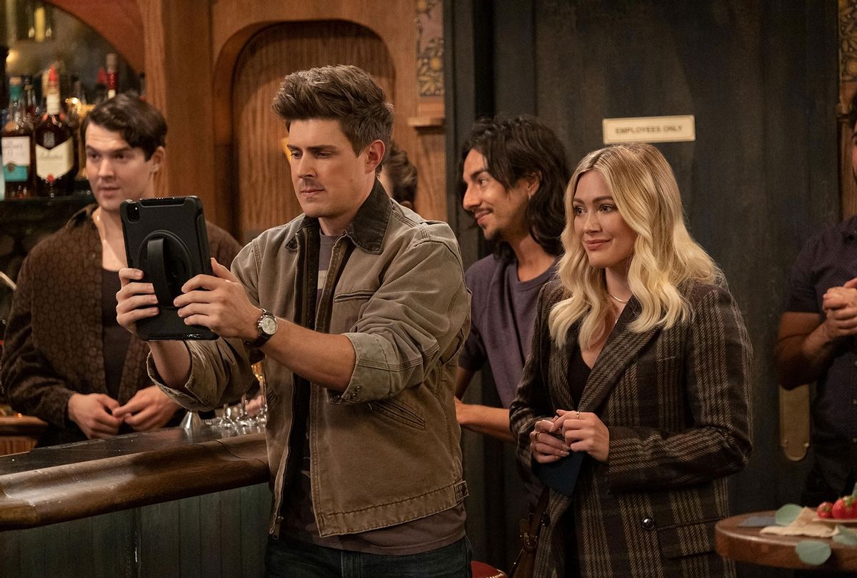 Chris Lowell and Hilary Duff in "How I Met Your Father" (Patrick Wymore/Hulu)