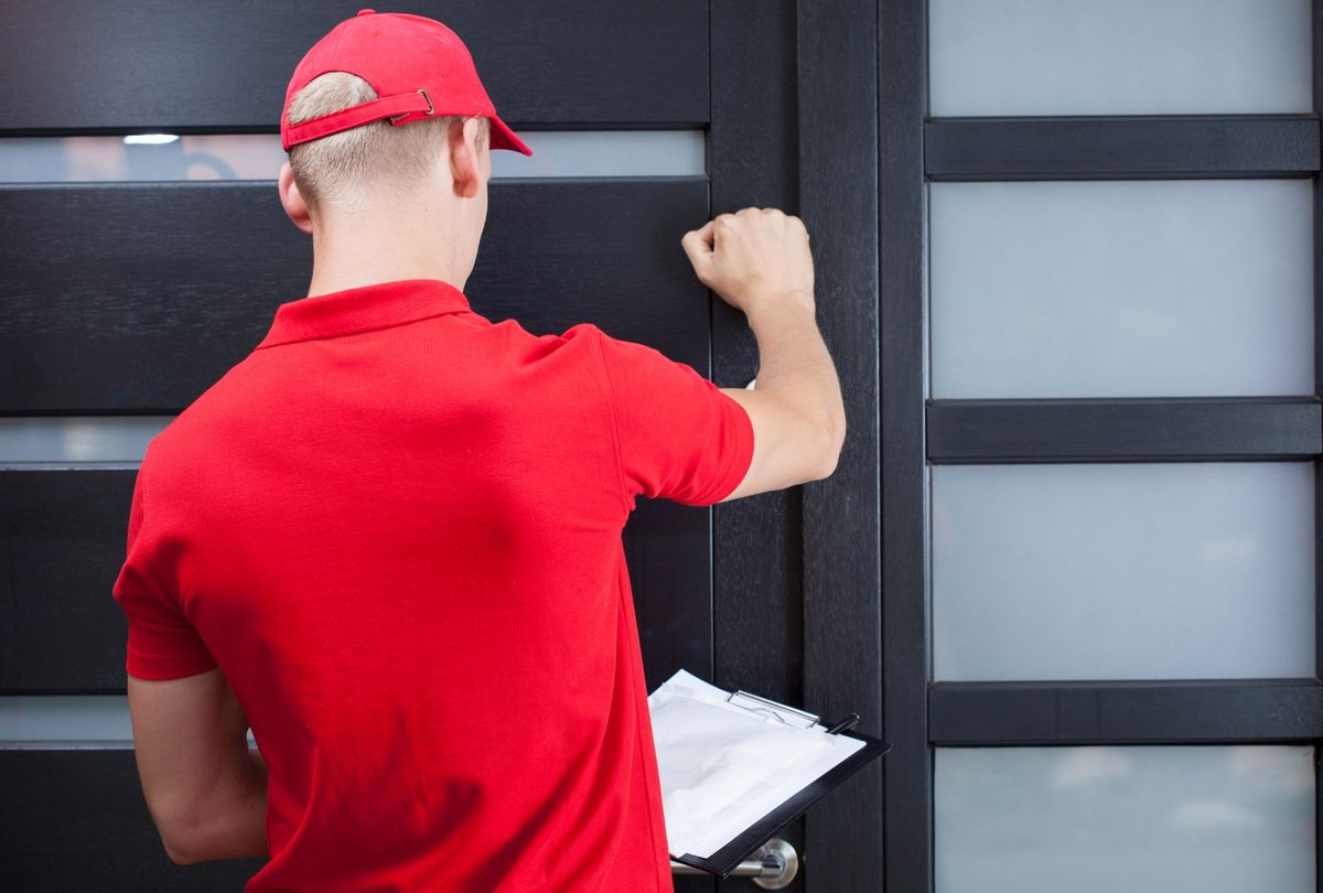 Man knocking on door. (Getty Images)