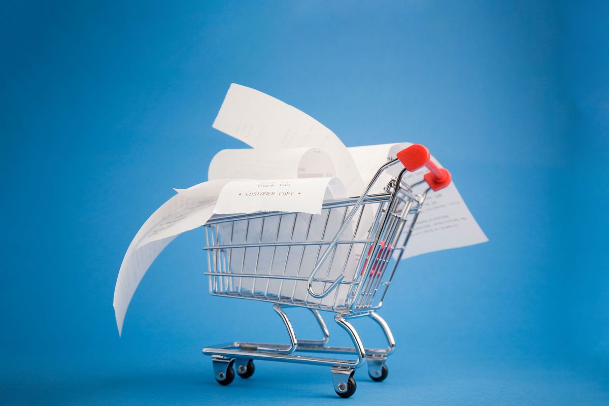 Receipts in shopping cart (Getty Images/Tiina & Geir)