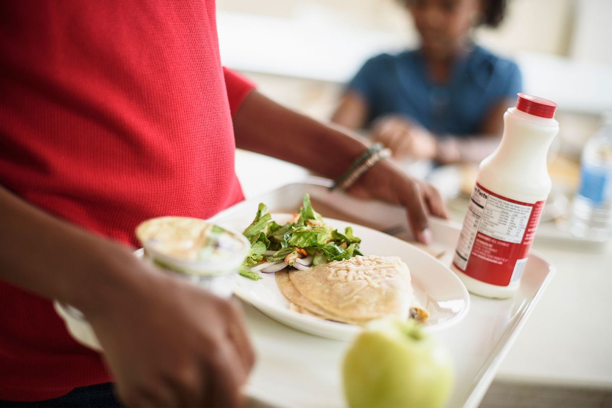 Students eating lunch in a school cafeteria (Getty Images/JGI/Tom Grill)