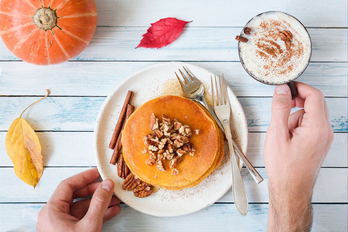 Pumpkin pancakes and pumpkin spice latte (Getty Images/Vladislav Nosick)