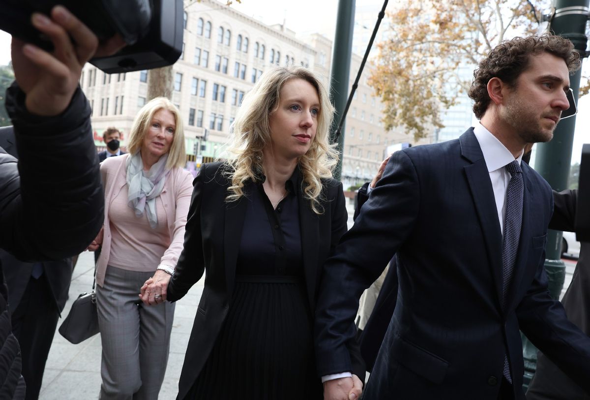 Former Theranos CEO Elizabeth Holmes (C) arrives at federal court with her partner Billy Evans (R) and mother Noel Holmes on November 18, 2022 in San Jose, California. (Justin Sullivan/Getty Images)