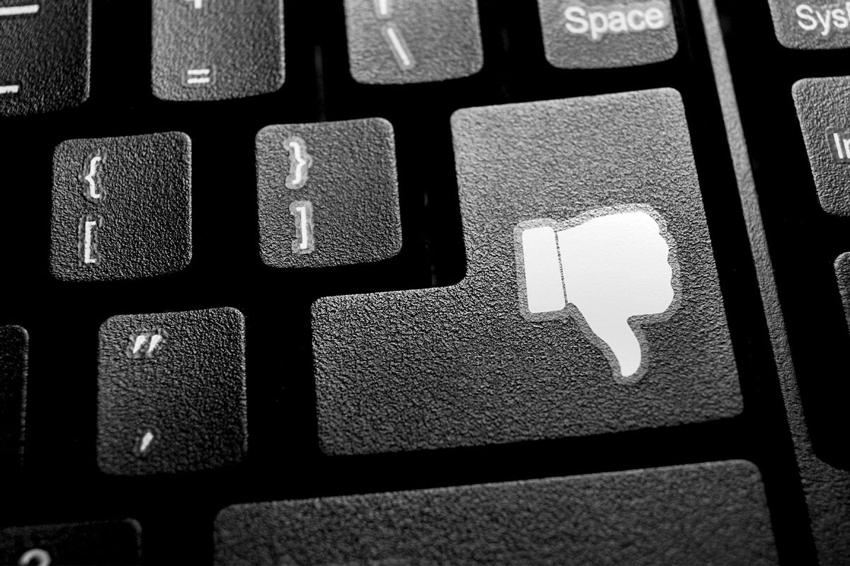 Thumb down or dislike button on keyboard (Getty Images/fongfong2)
