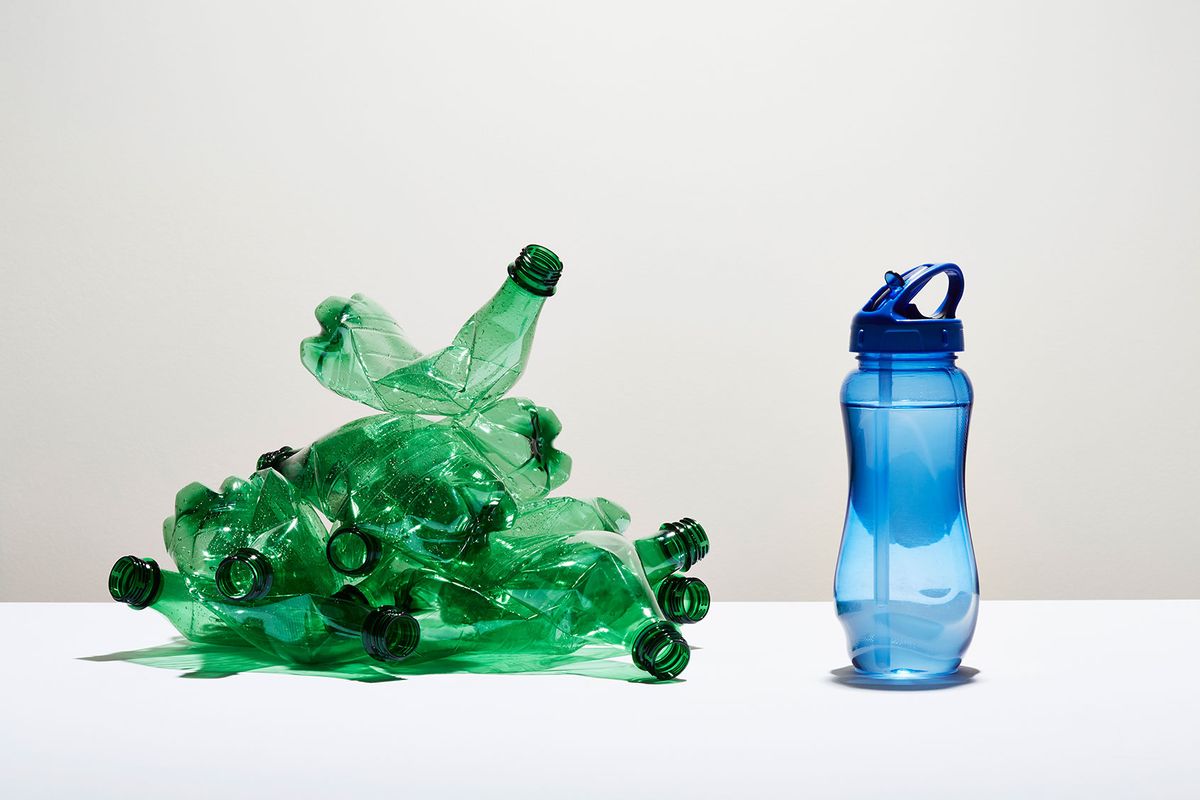 A heap of disposable water bottles next to a reusable water bottle (Getty Images/Richard Drury)