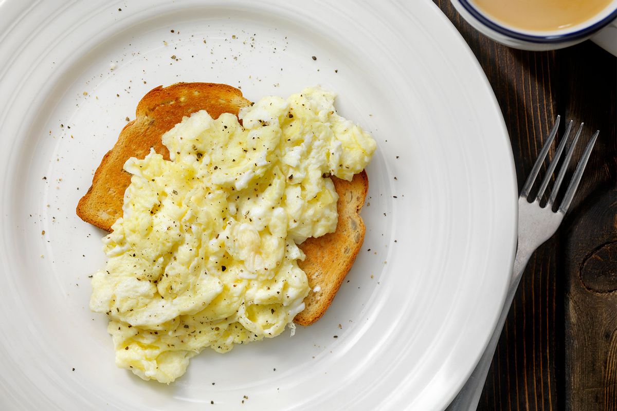 Scrambled Eggs on Toast (Getty Images/LauriPatterson)