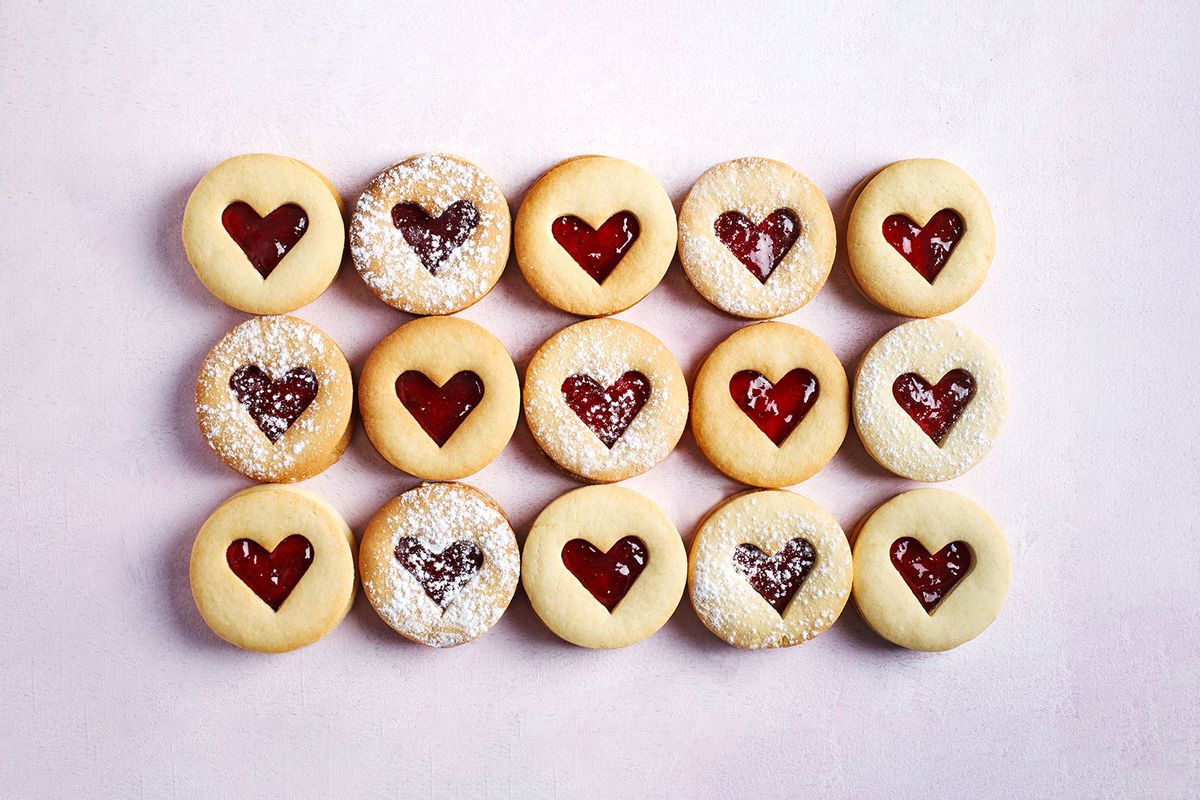 Heart Linzer Cookies (Getty Images/Anjelika Gretskaia)