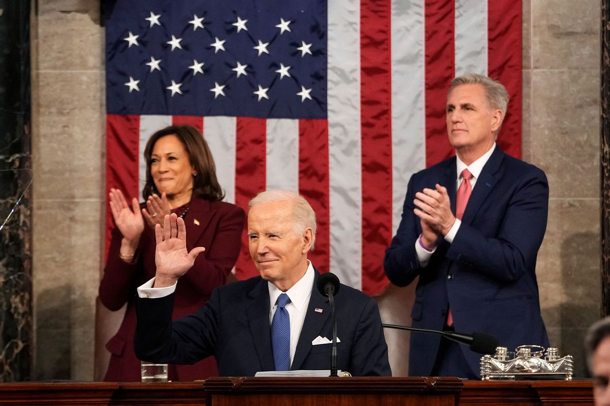 U.S. President Joe Biden arrives to deliver the State of the Union address to a joint session of Congress as Vice President Kamala Harris and House Speaker Kevin McCarthy (R-CA) applaud on February 7, 2023 in the House Chamber of the U.S. Capitol in Washington, DC. (Jacquelyn Martin-Pool/Getty Images)