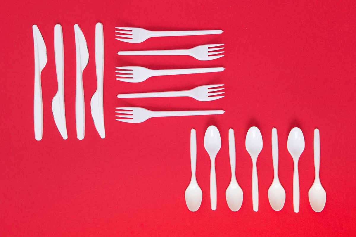 Plastic cutlery (Getty Images/Westend61)