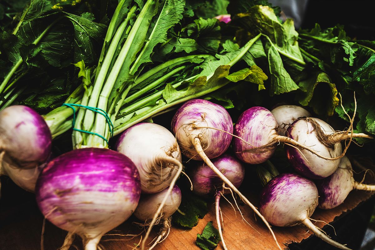 Healthy bunches of fresh turnips on the table in the monthly farmer's market (Getty Images/Enrique Díaz/7cero)
