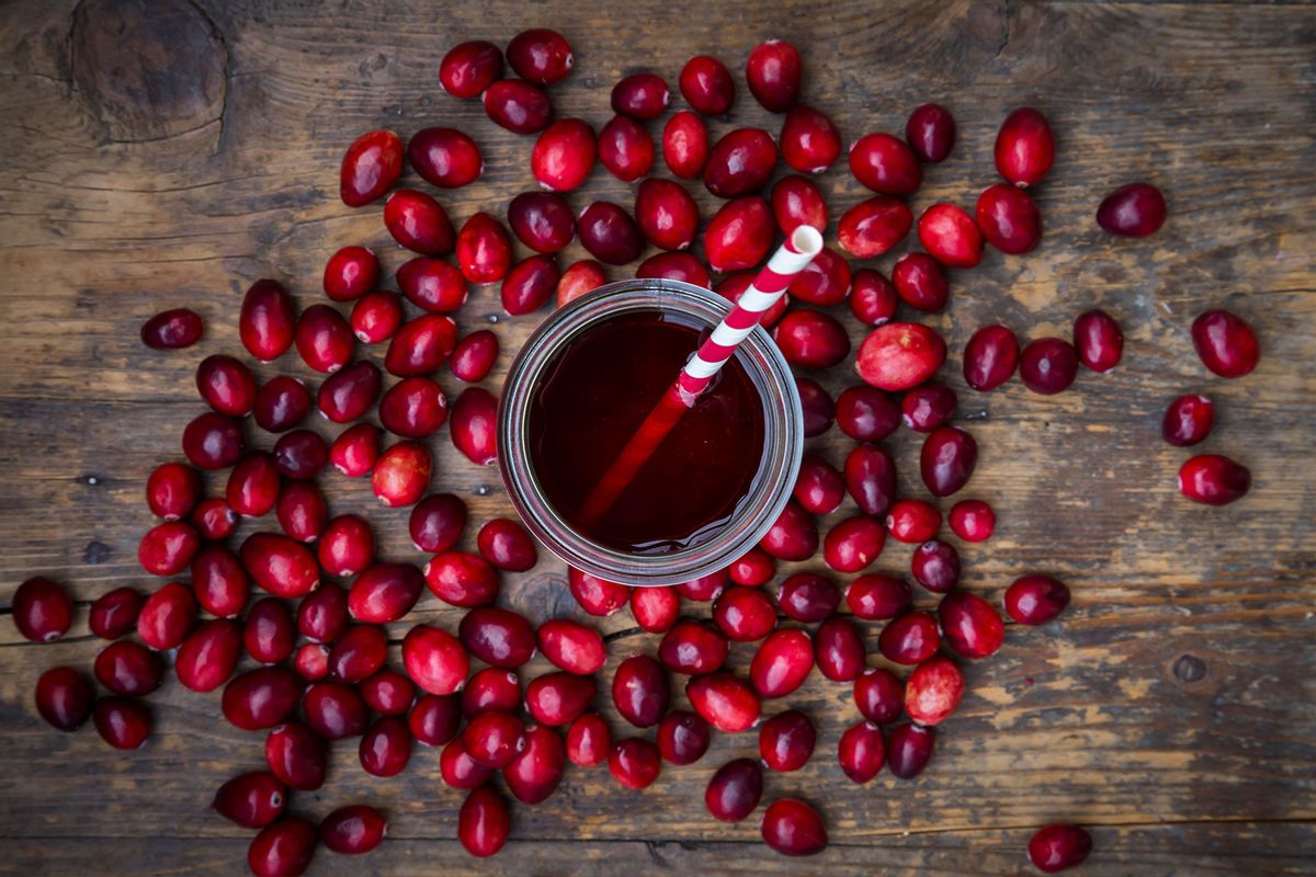 Cranberries and cranberry juice (Getty Images/Westend61)