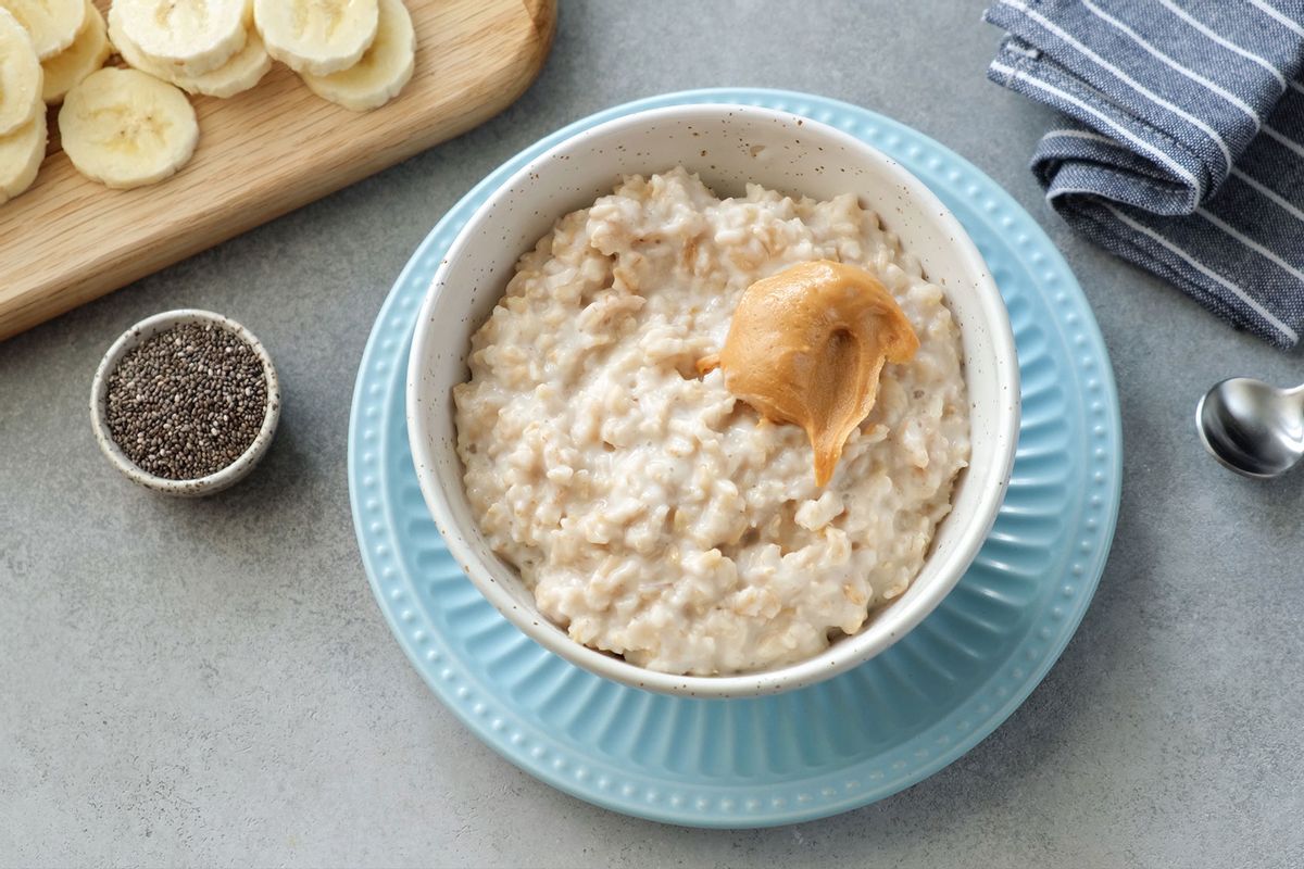 Oatmeal with Peanut Butter (Getty Images/Arx0nt)