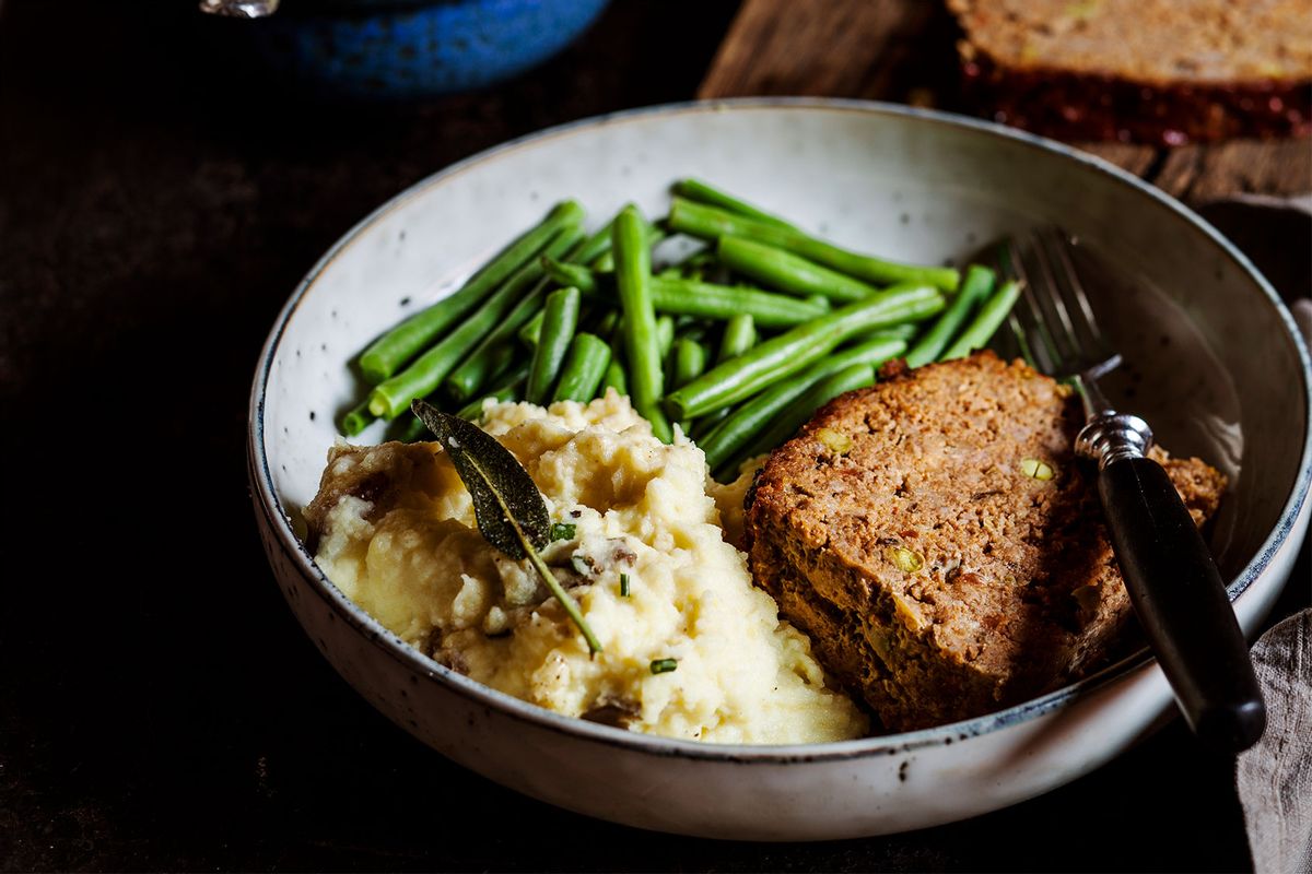 Plate of mashed potatoes with green beans and meat loaf (Getty Images/Westend61)