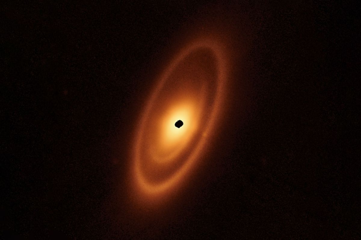 This image of the dusty debris disk surrounding the young star Fomalhaut is from Webb’s Mid-Infrared Instrument (MIRI). (NASA / ESA / CSA / András Gáspár (University of Arizona) / Alyssa Pagan (STScI))