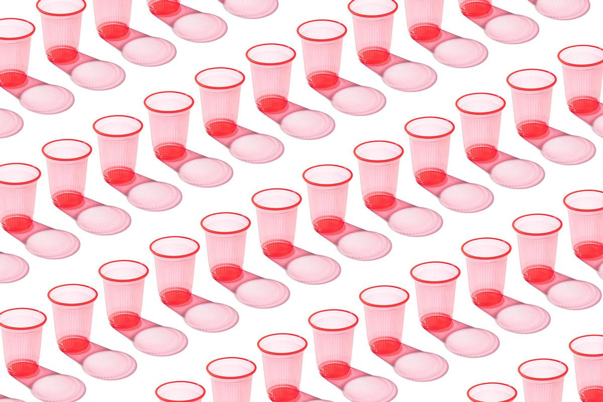 Clear Plastic Cup Pattern (Getty Images/MirageC)
