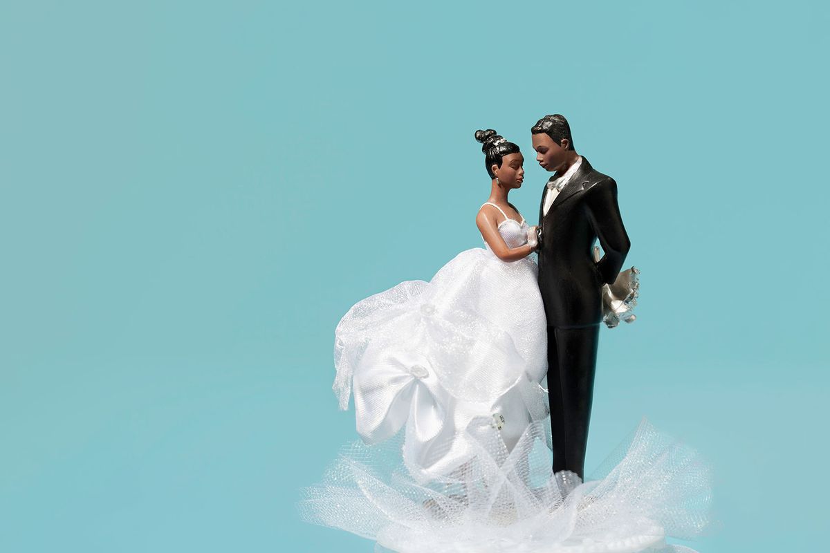 Bride and Groom Wedding Cake Topper (Getty Images/cglade)