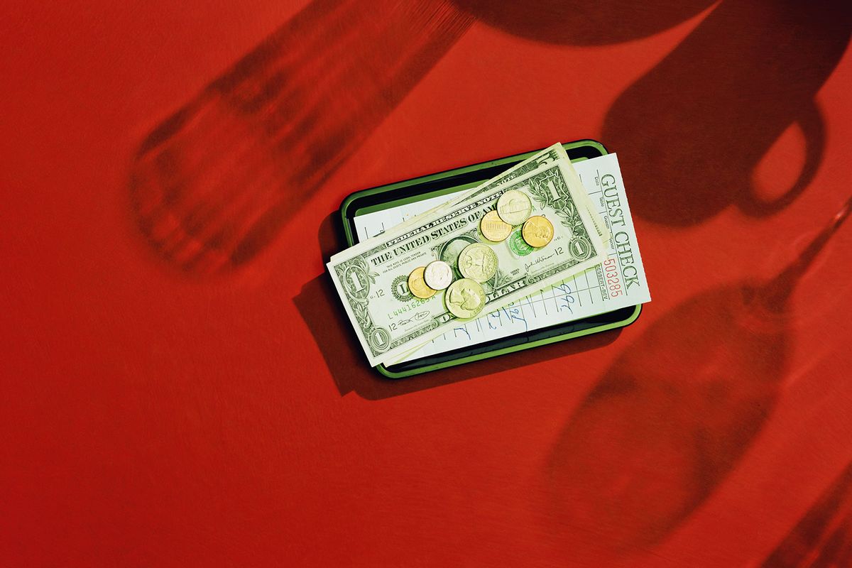 Restaurant bill and cash on small tray (Getty Images/Paul Taylor)