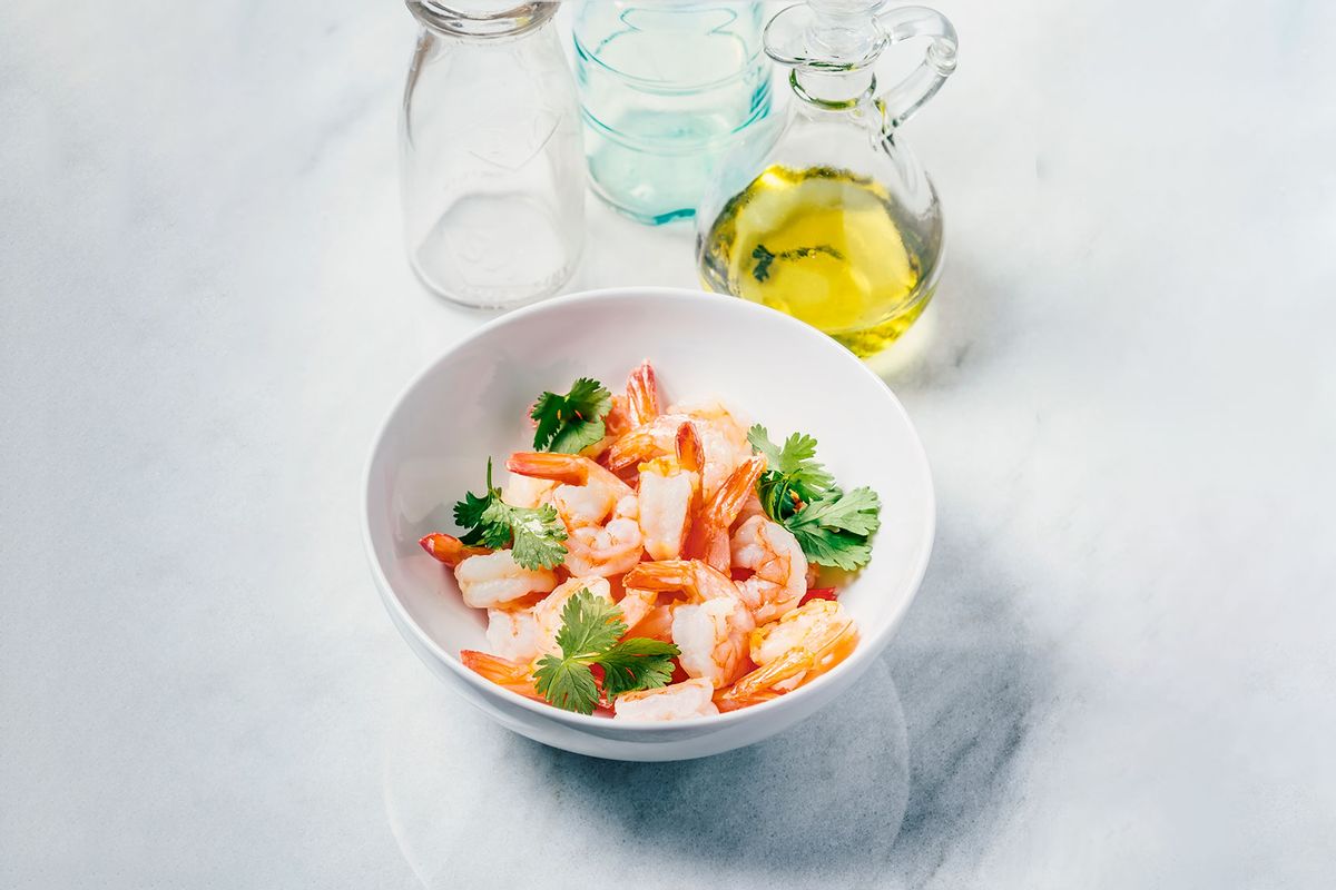 Bowl of fresh shrimp (Getty Images/Claudia Totir)