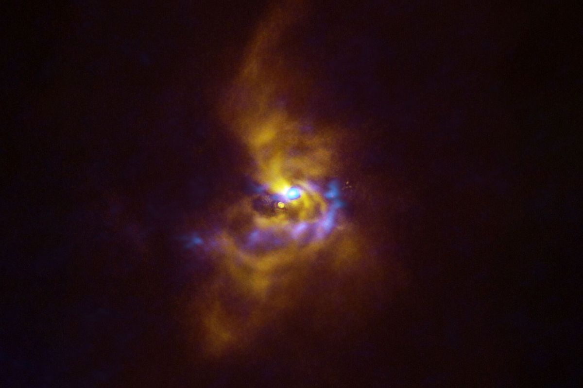 At the centre of this image is the young star V960 Mon, located over 5000 light-years away in the constellation Monoceros. Dusty material with potential to form planets surrounds the star. (ESO/ALMA (ESO/NAOJ/NRAO)/Weber et al.)