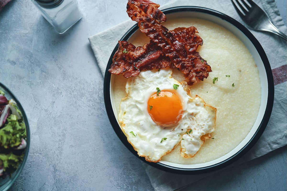 Creamy Grits with Fried Eggs and Bacon (Getty Images/GMVozd)