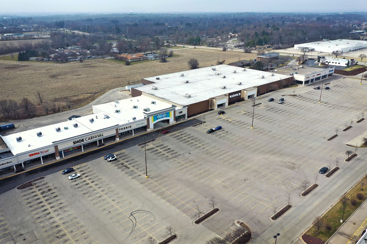 The parking lot is nearly deserted at Forest Plaza on March 24, 2020 in Rockford, Illinois. (Scott Olson/Getty Images)