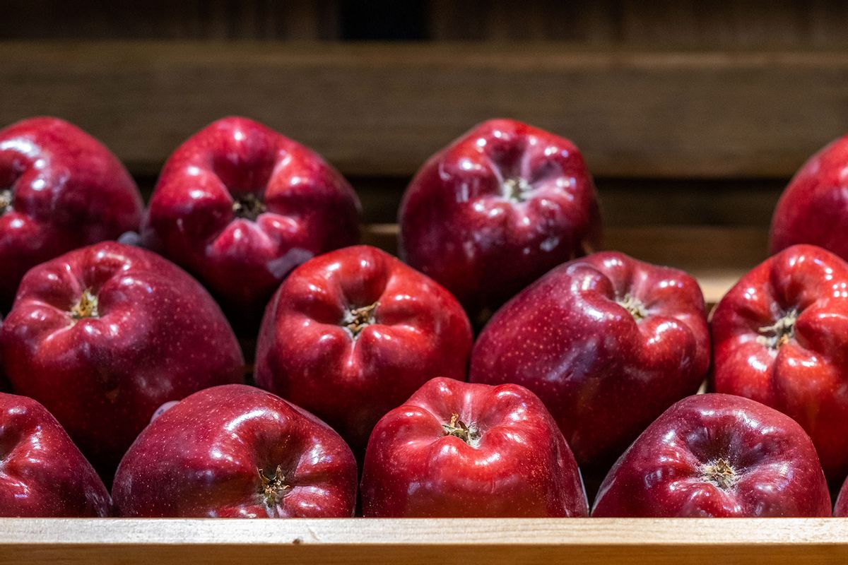 Red delicious apples (Getty Images/Sergio Mendoza Hochmann)